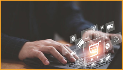 Webshop Icons unterlegt mit Bild von Mann an Laptop